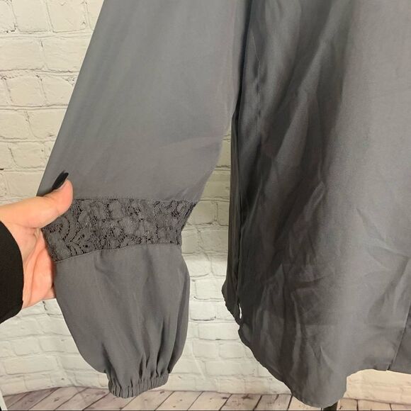 Womens Size Medium Apt. 9 Crepe Shirt W/ Lace - Picture 5 of 9